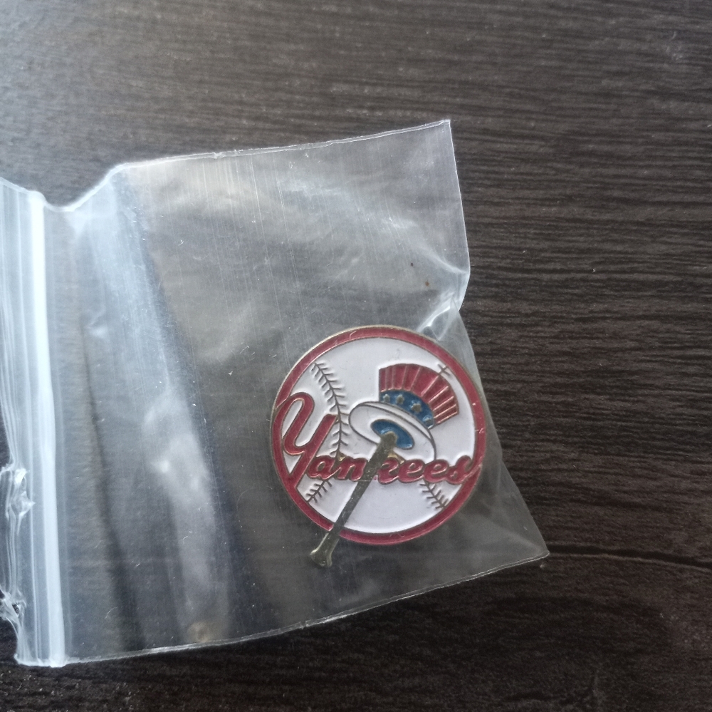 Vintage New York Yankees Team Logo Pin